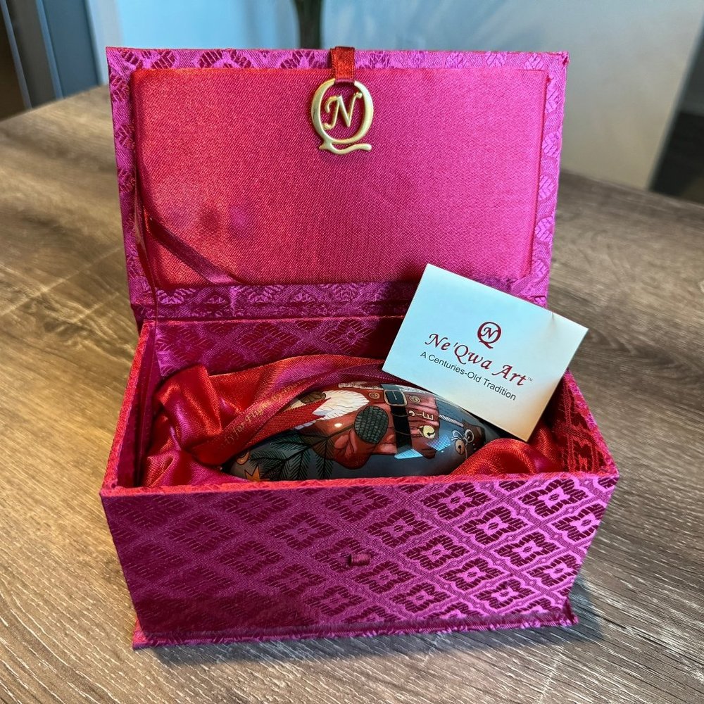 Ne'Qwa Art Christmas Ornament in Box, "Ready For Flight" by Diane Knott.